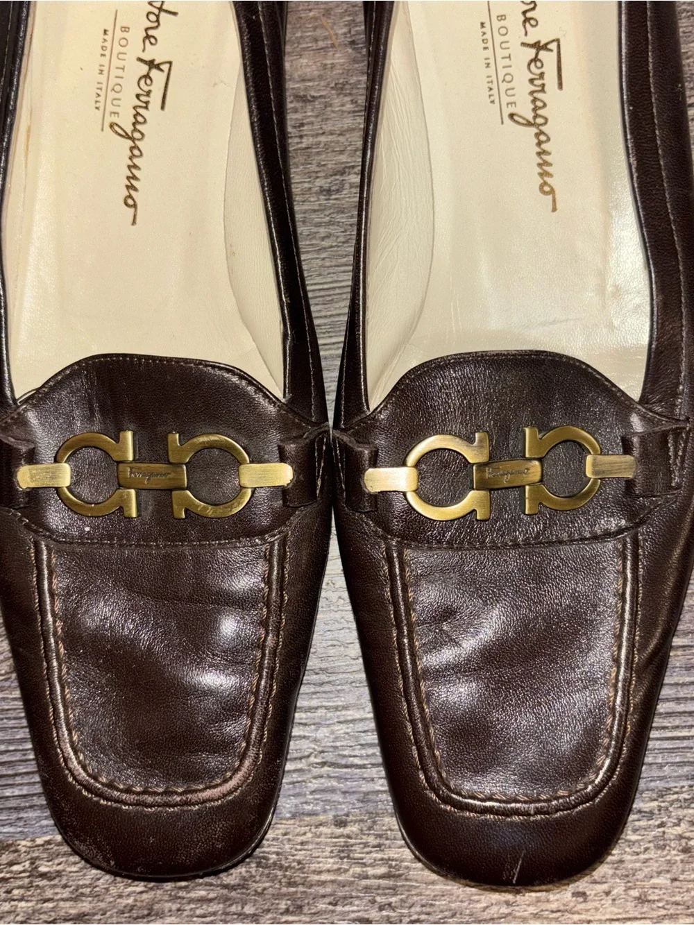 Salvatore Ferragamo Boutique Brown Leather Loafers Gold Gancini Flats lady 9.5AA